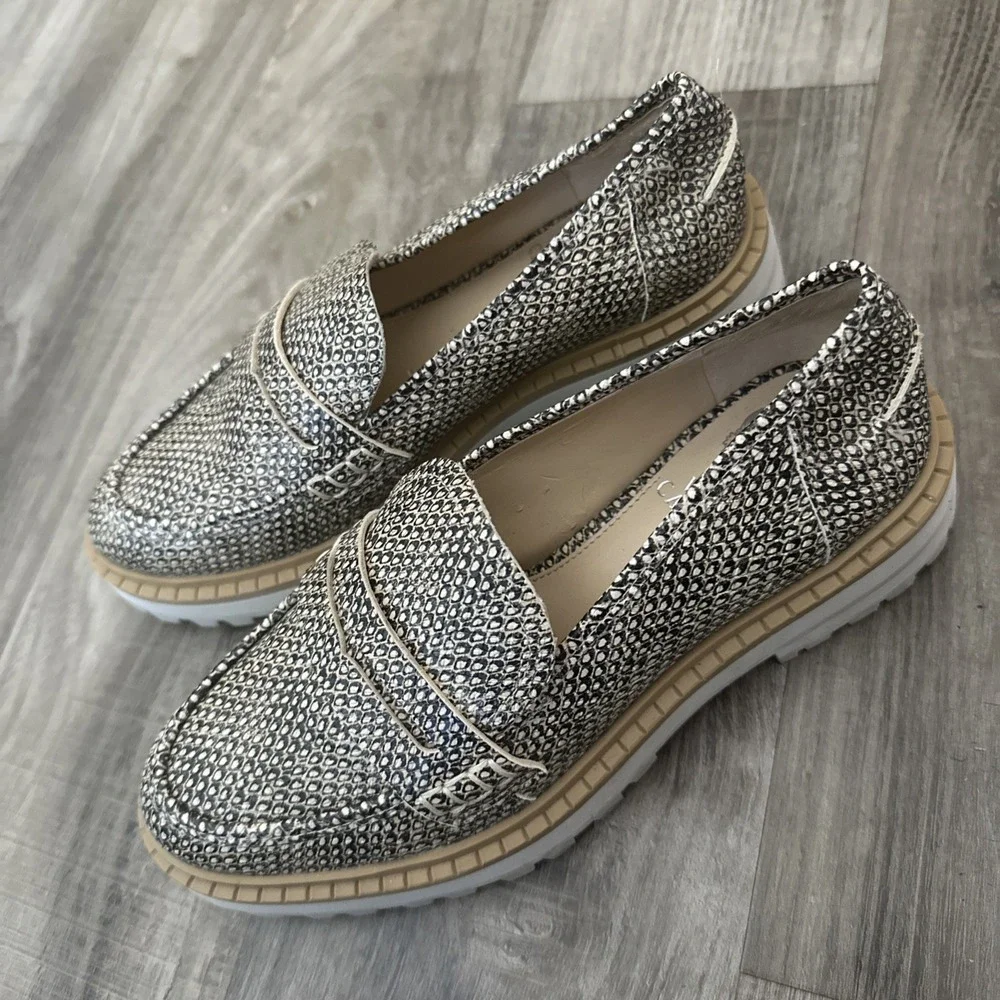 VINCE CAMUTO Womens Black Snake Penny Holder Platform Lug Sole Loafers Sz 6